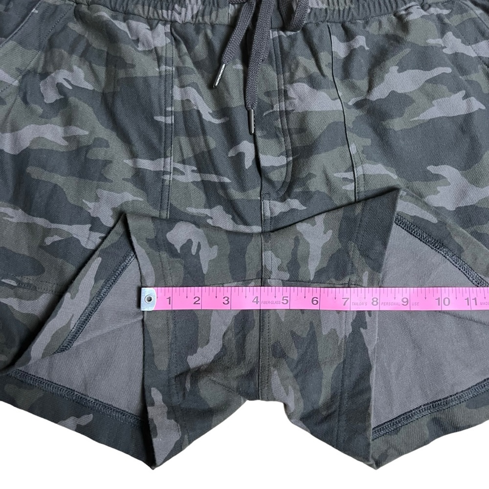 Athleta Camo Farallon Short Size 20 - Picture 5 of 10